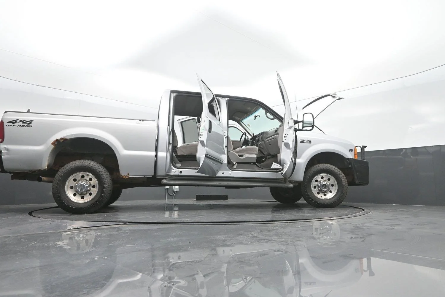 Used 2000  Ford Lariat image 44