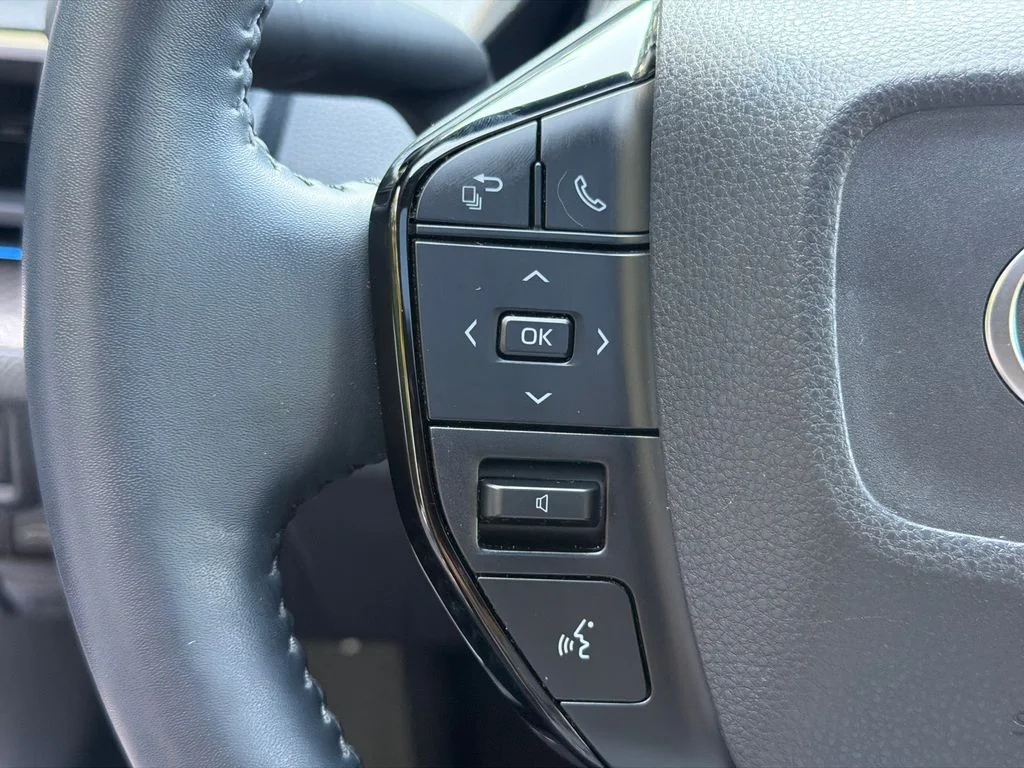 Used 2025  Toyota Limited image 25