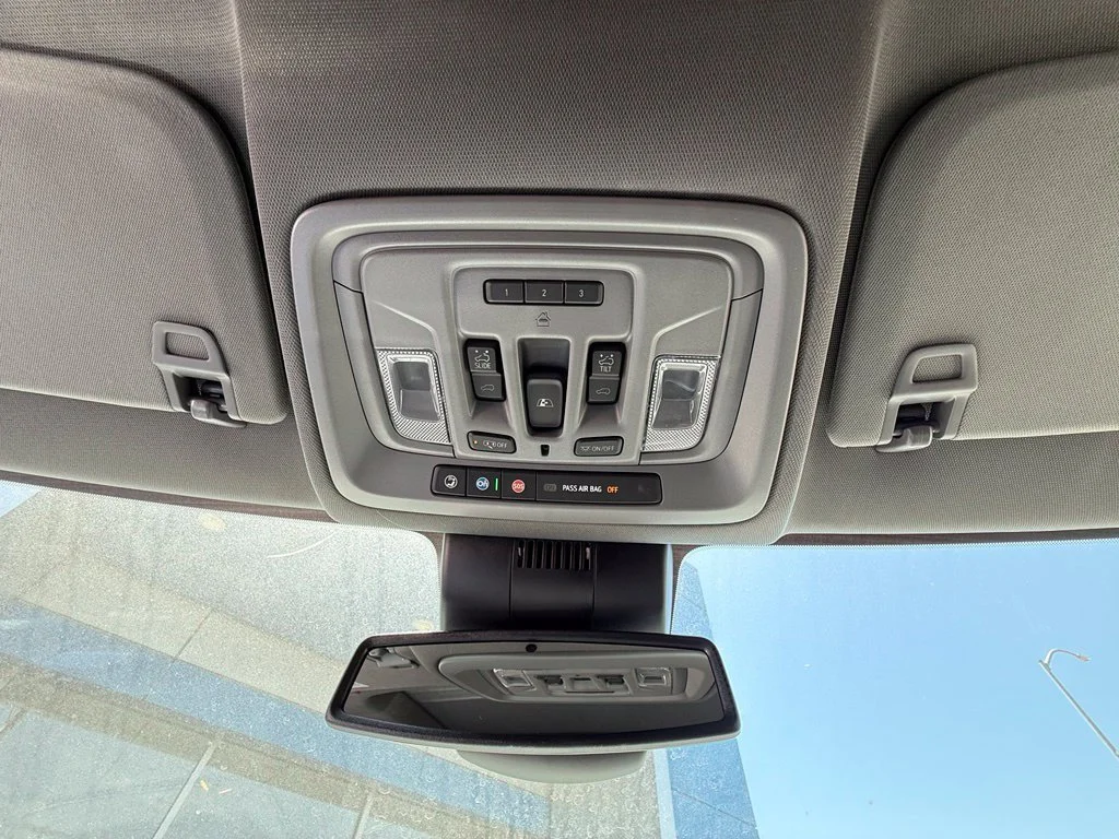 New 2026 Glacier White Tricoat GMC SLT image 28