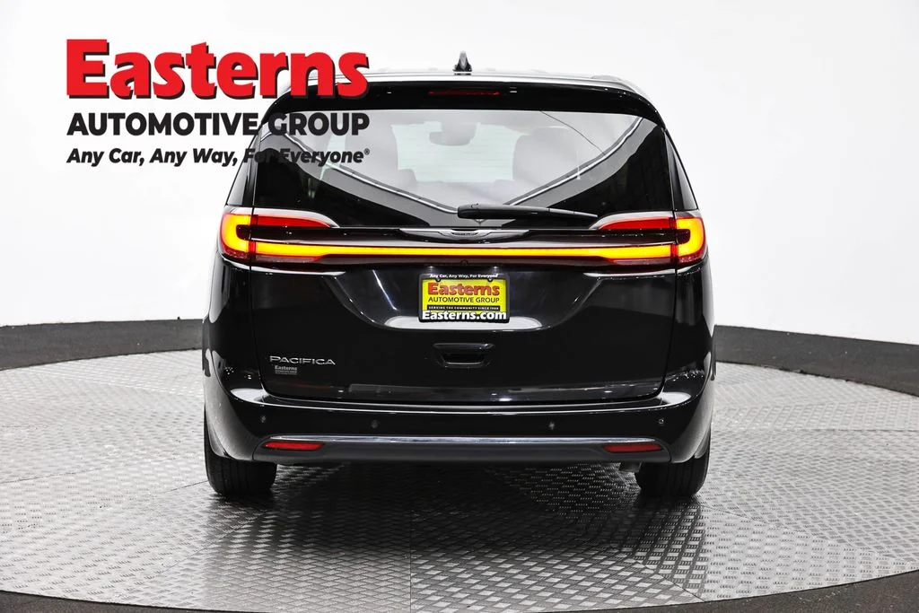 Used 2023 Black Chrysler Touring L image 6