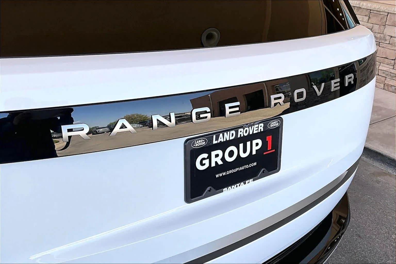 New 2026  Land Rover SE image 15