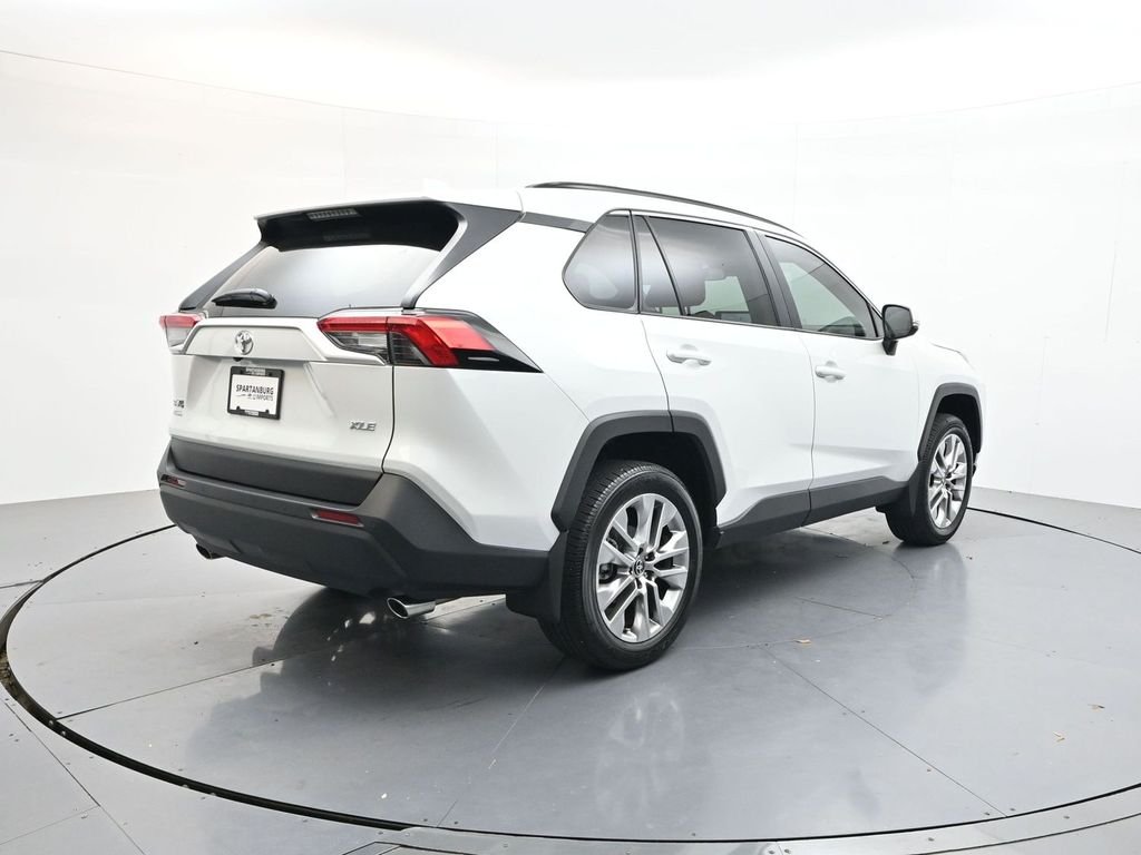 Used 2025 Beige Toyota XLE Premium image 7