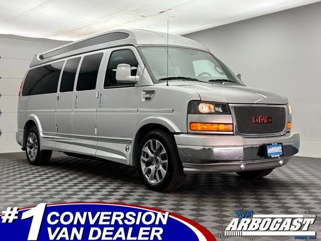 2022 GMC Savana 2500 Ext WB's photo