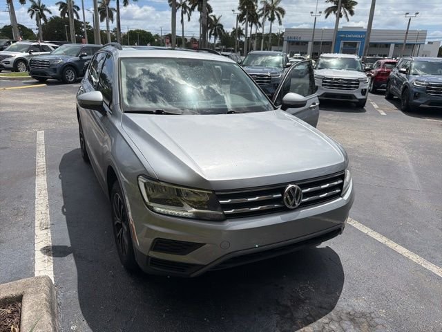 Used 2019 Silver Volkswagen 2.0T SE image 1