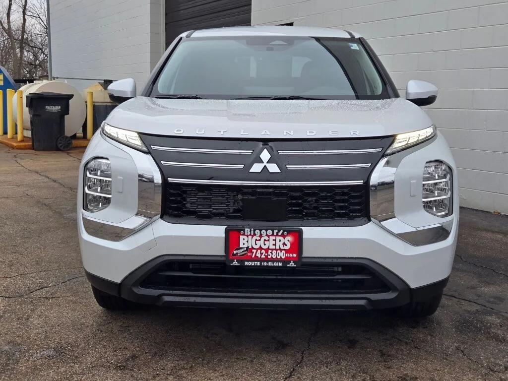 New 2026 White Mitsubishi ES image 2