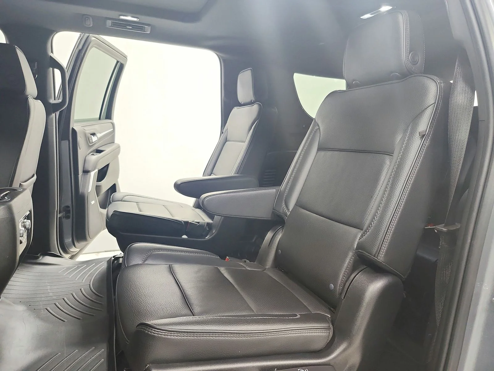 Used 2023 Silver GMC Denali image 42