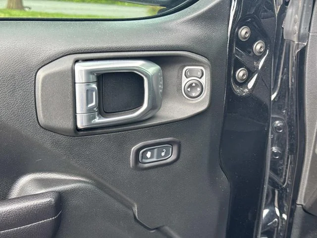 Used 2018 Black Jeep Sport S image 18