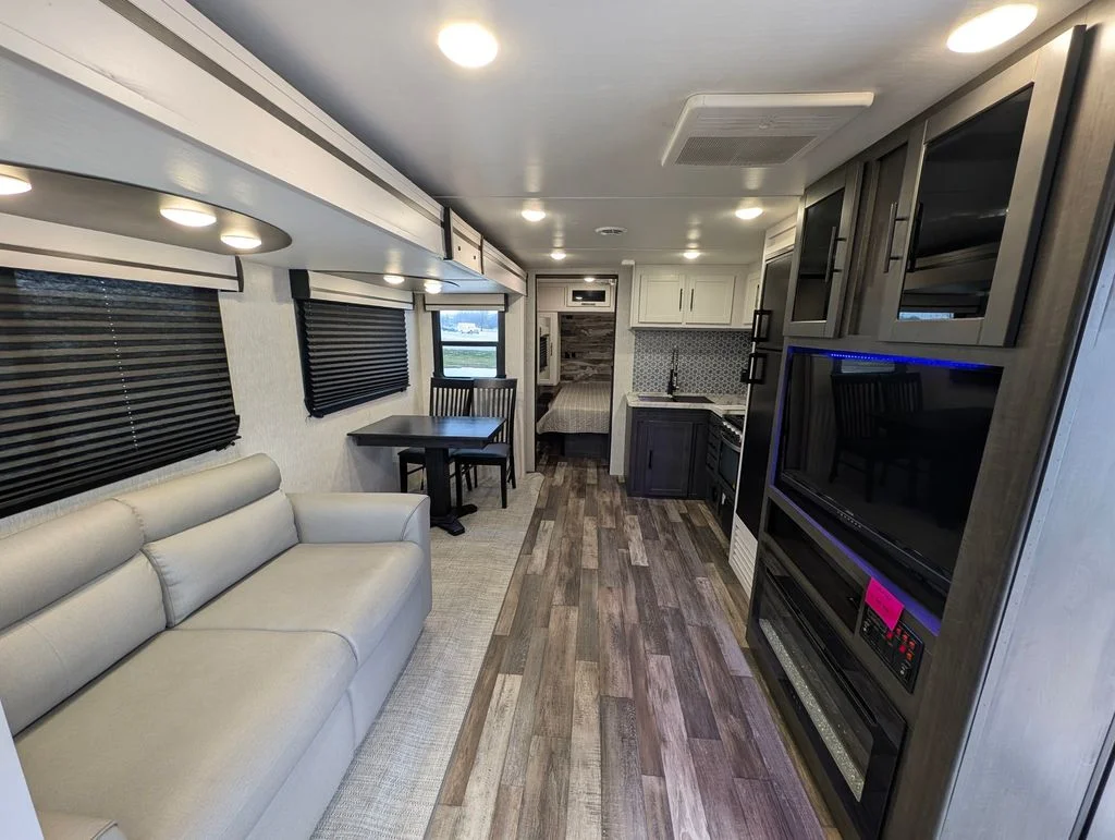 Used 2022  Crossroads Cruiser Air image 3