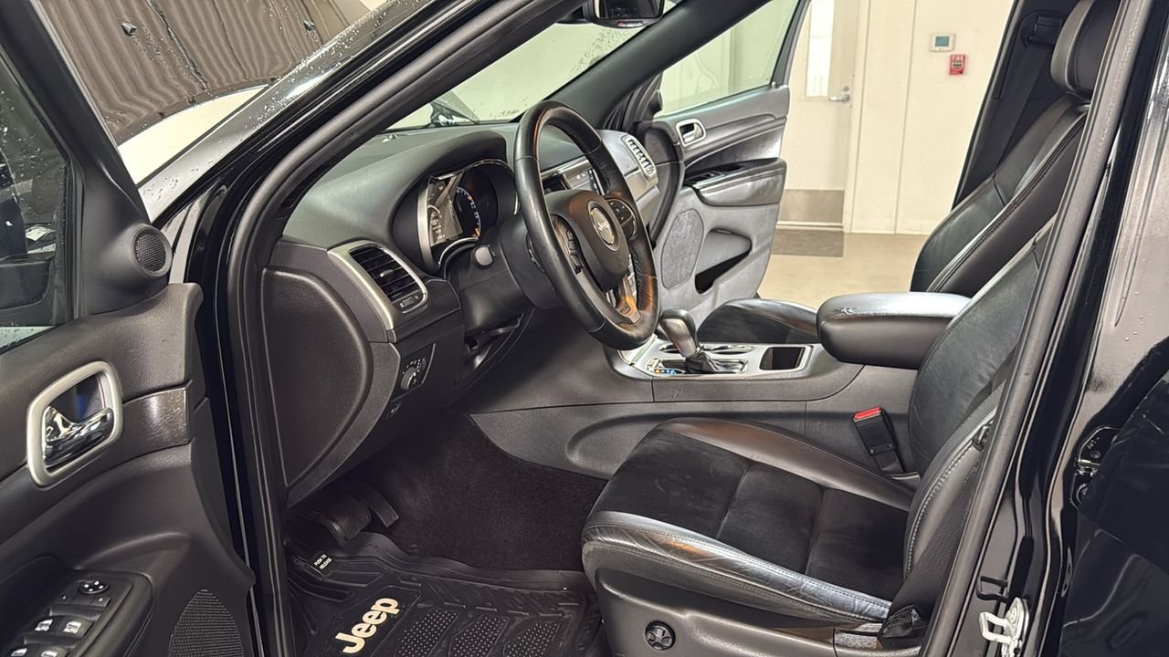 Used 2018 Black Jeep Altitude image 12