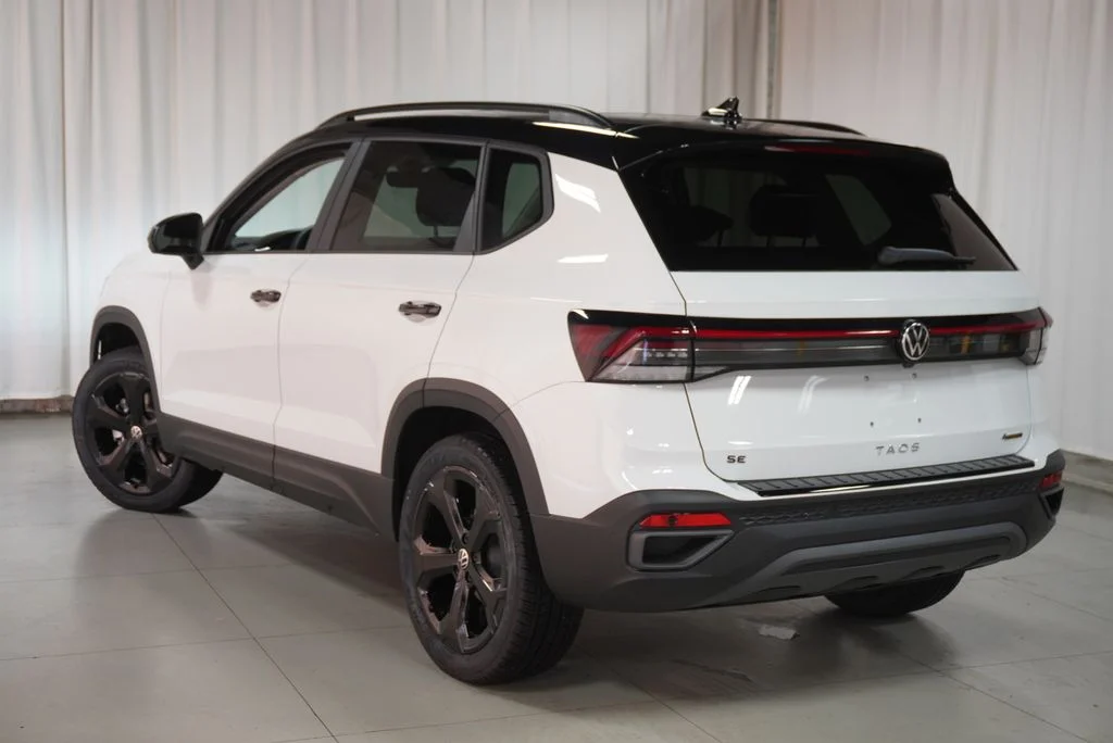 New 2027 Pure White w/Deep Black Roof Volkswagen 1.5T SE Black image 8