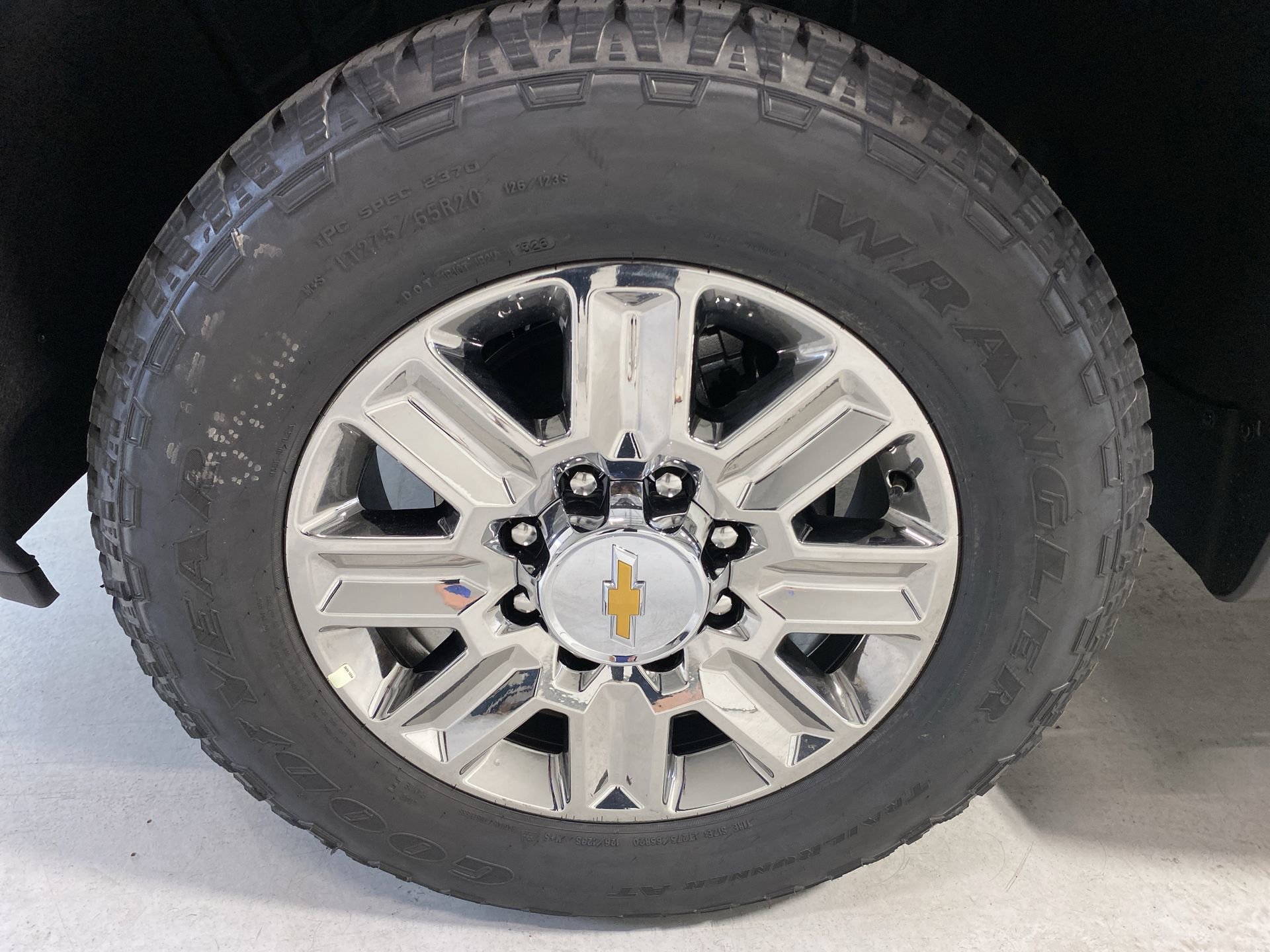 New 2026 Polar White Tricoat Chevrolet High Country image 34