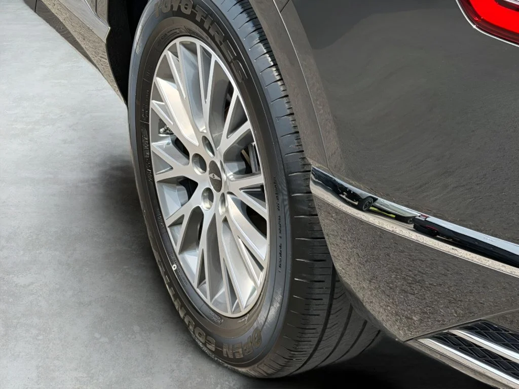 Used 2025 Gray Genesis 2.5T image 9
