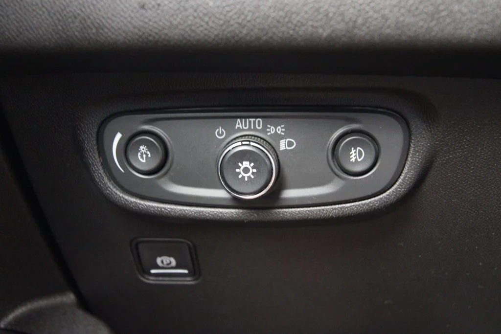 Used 2020 Gray GMC SLT image 22