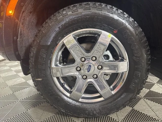 New 2025 Shadow Black Ford XLT image 10