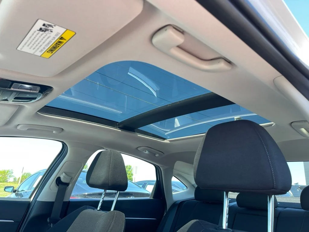 Used 2024 Serenity White Hyundai SEL image 5