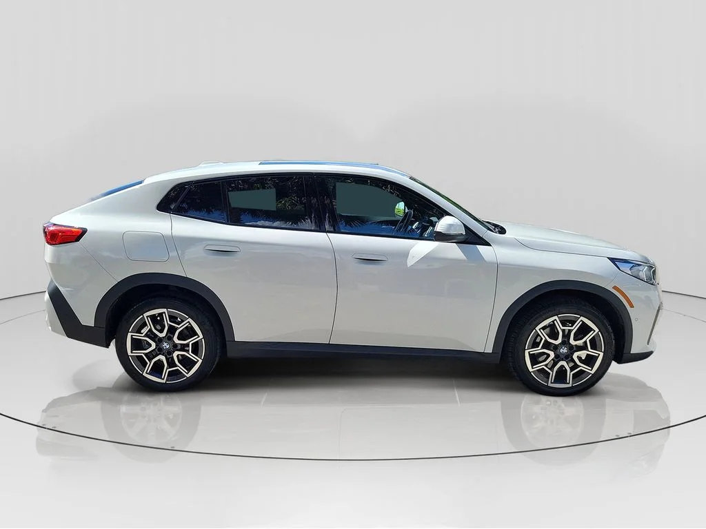 Used 2026 White BMW xDrive28i image 8