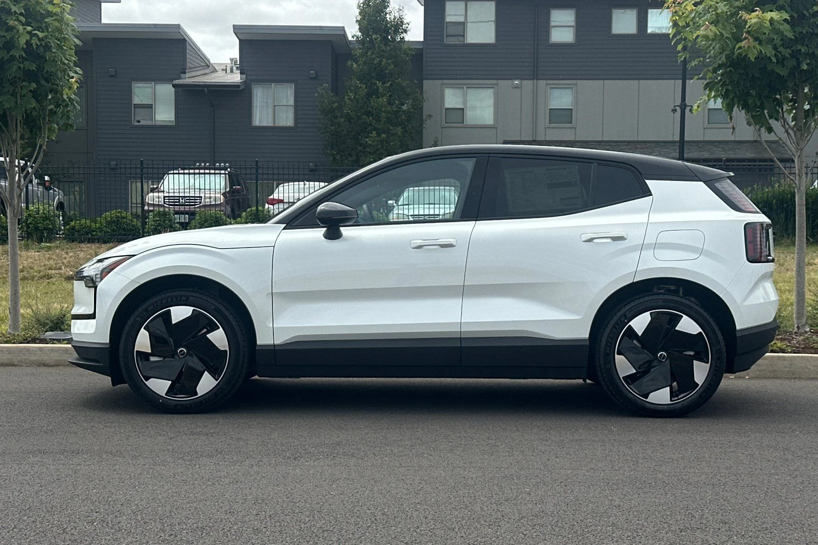 New 2026 Crystal White Volvo Plus image 6