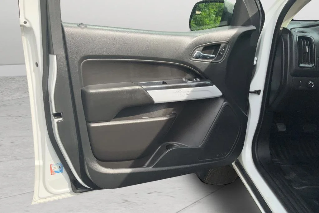 2020 Chevrolet Colorado LT - Photo 11
