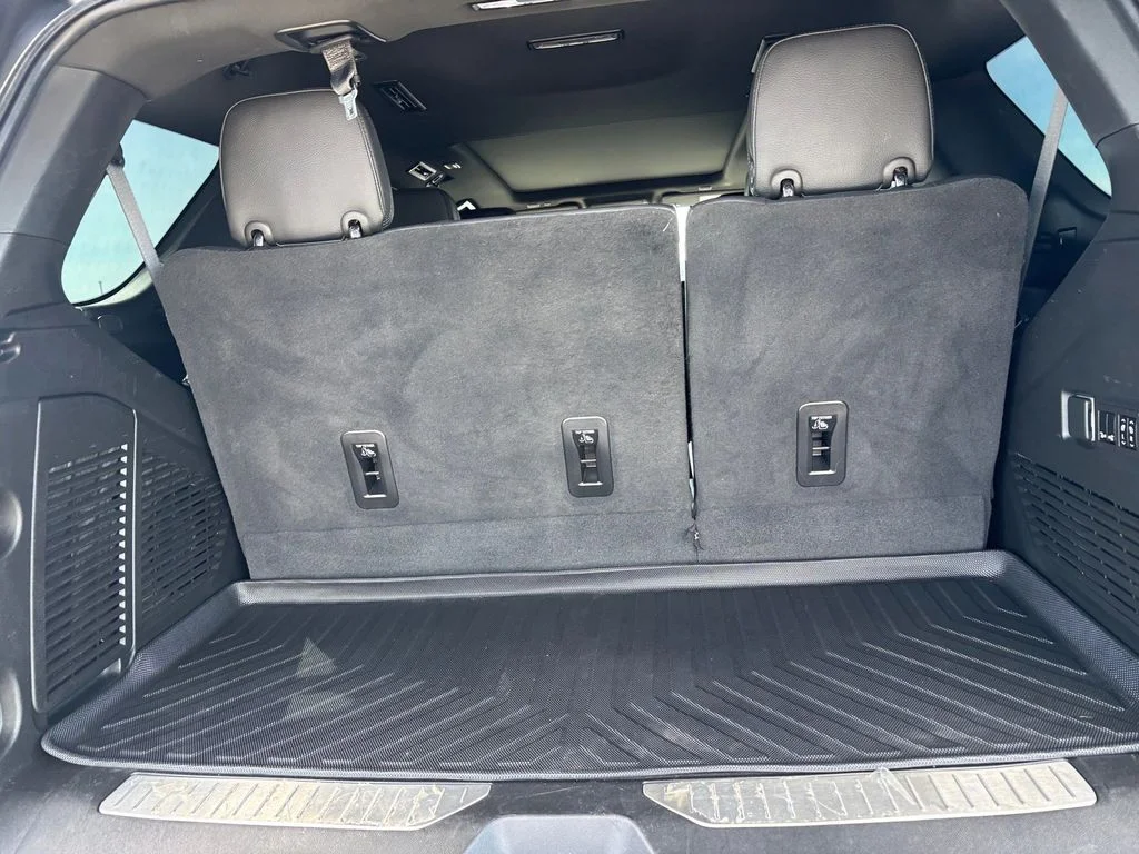 Used 2023 Silver GMC Denali image 31