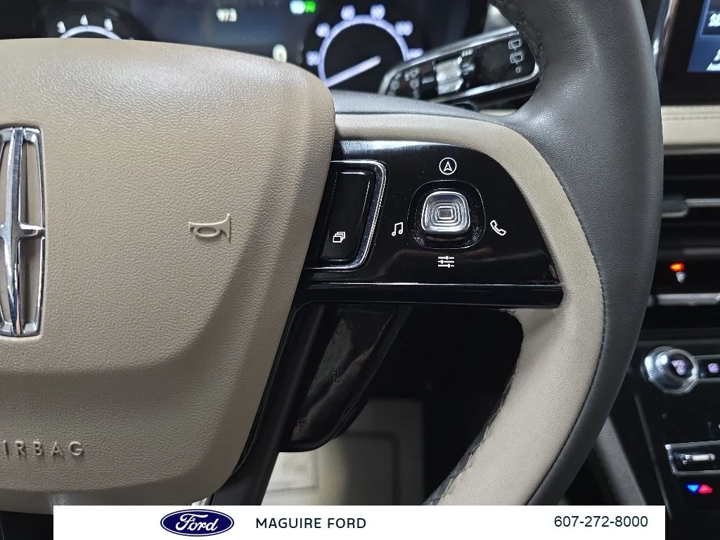 Used 2022 Red Lincoln Standard image 23