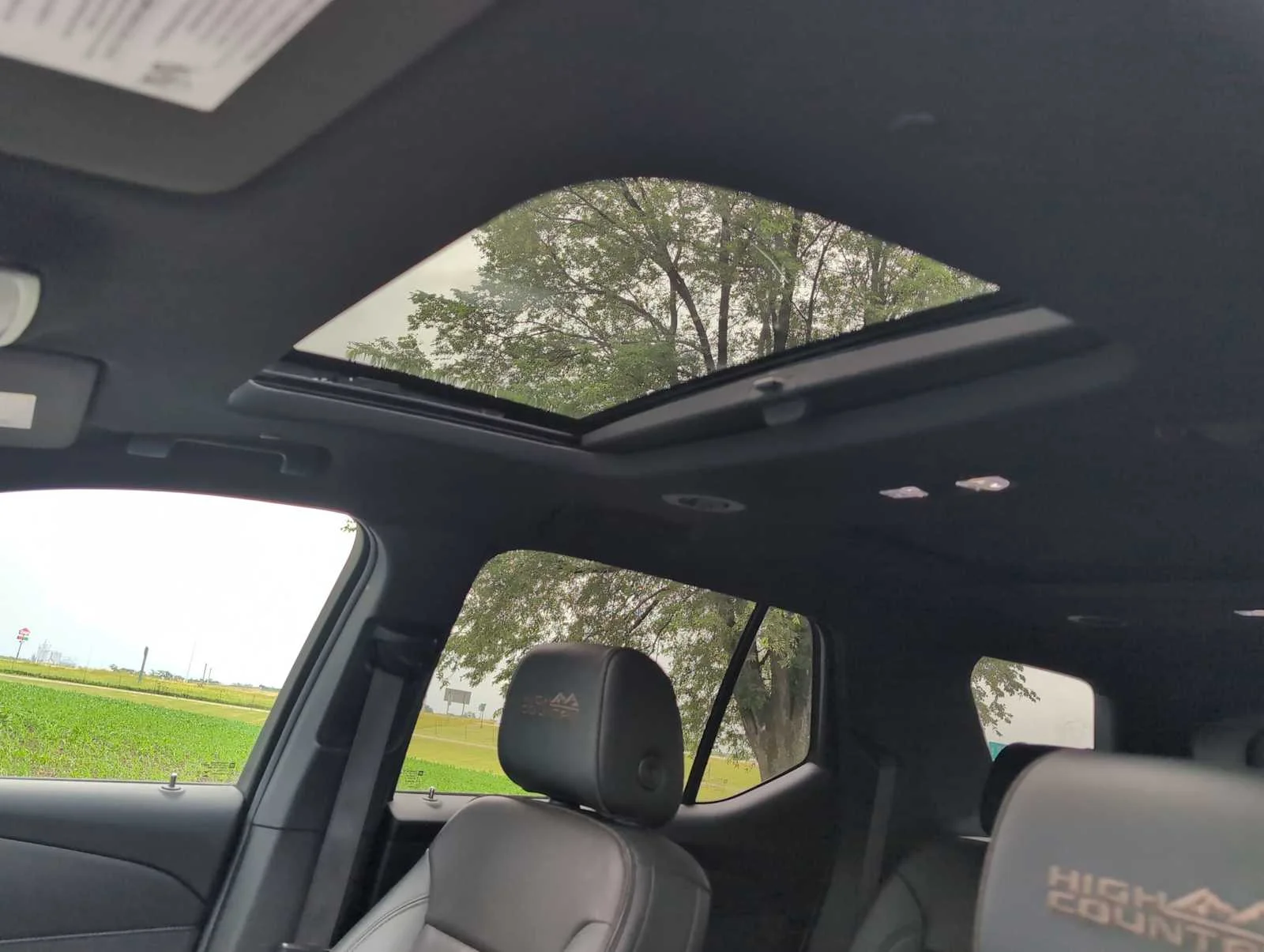 Used 2023 Iridescent Pearl Tricoat Chevrolet High Country image 19