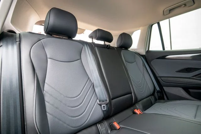 New 2026 White/off-white Volkswagen 2.0T SE image 32