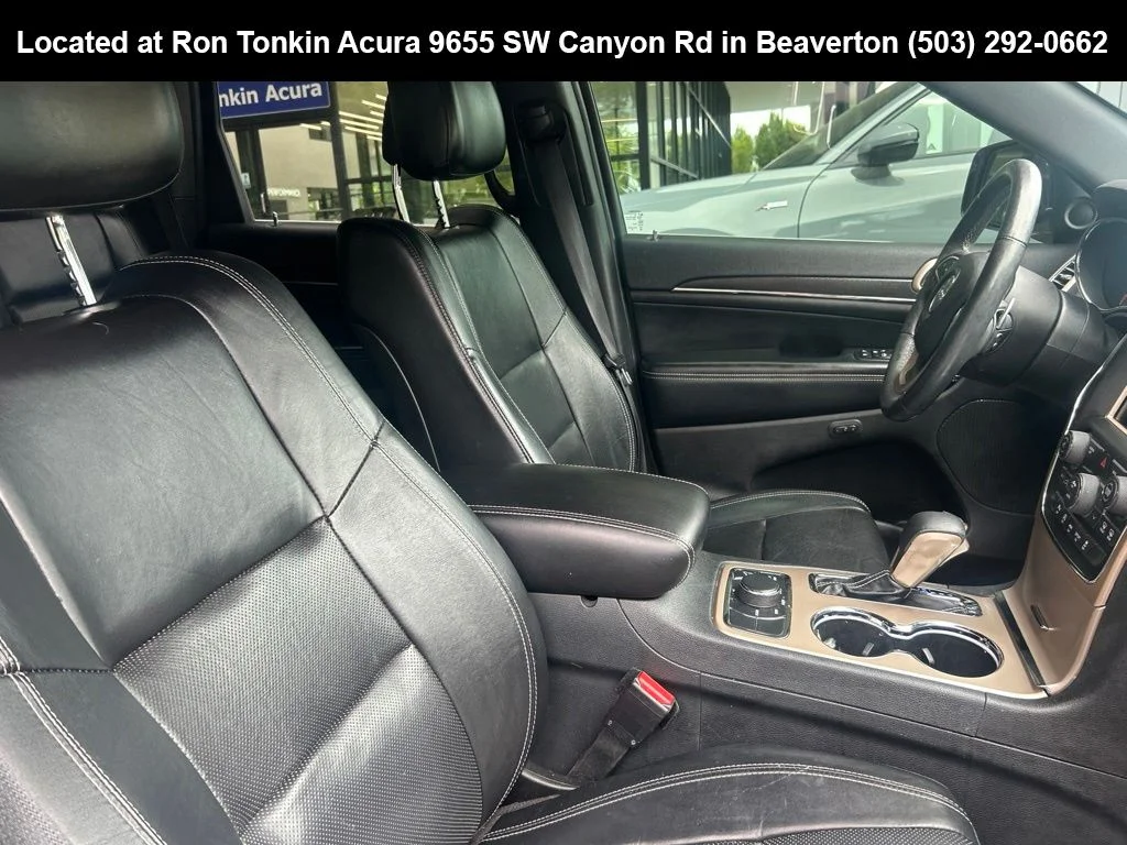 Used 2017 Diamond Black Crystal Pearlcoat Jeep Limited image 11