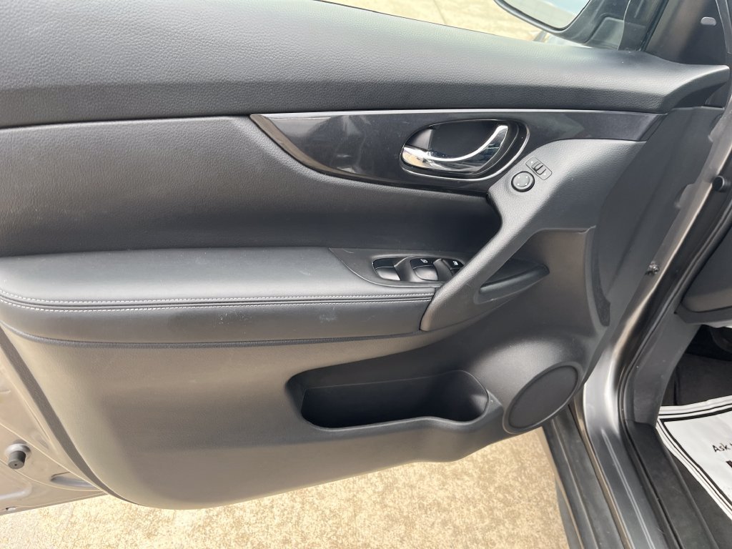 Used 2019 Gray Nissan SV image 11