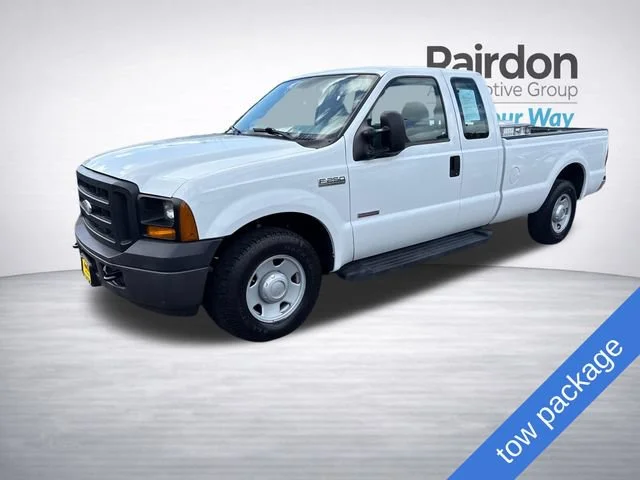 Used 2007 Oxford White Clearcoat Ford XL image 3