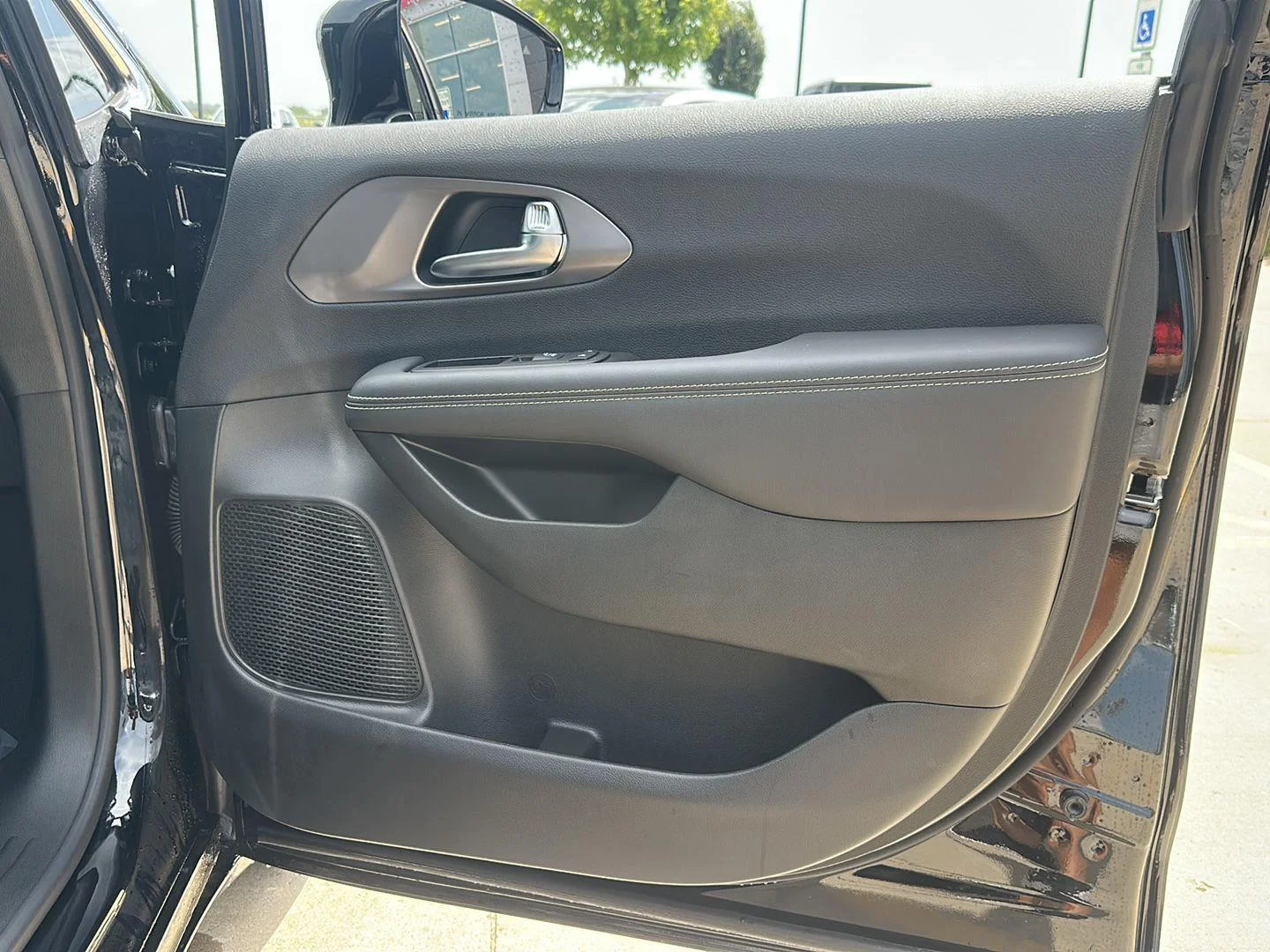 2026 Chrysler Pacifica Select - Photo 33