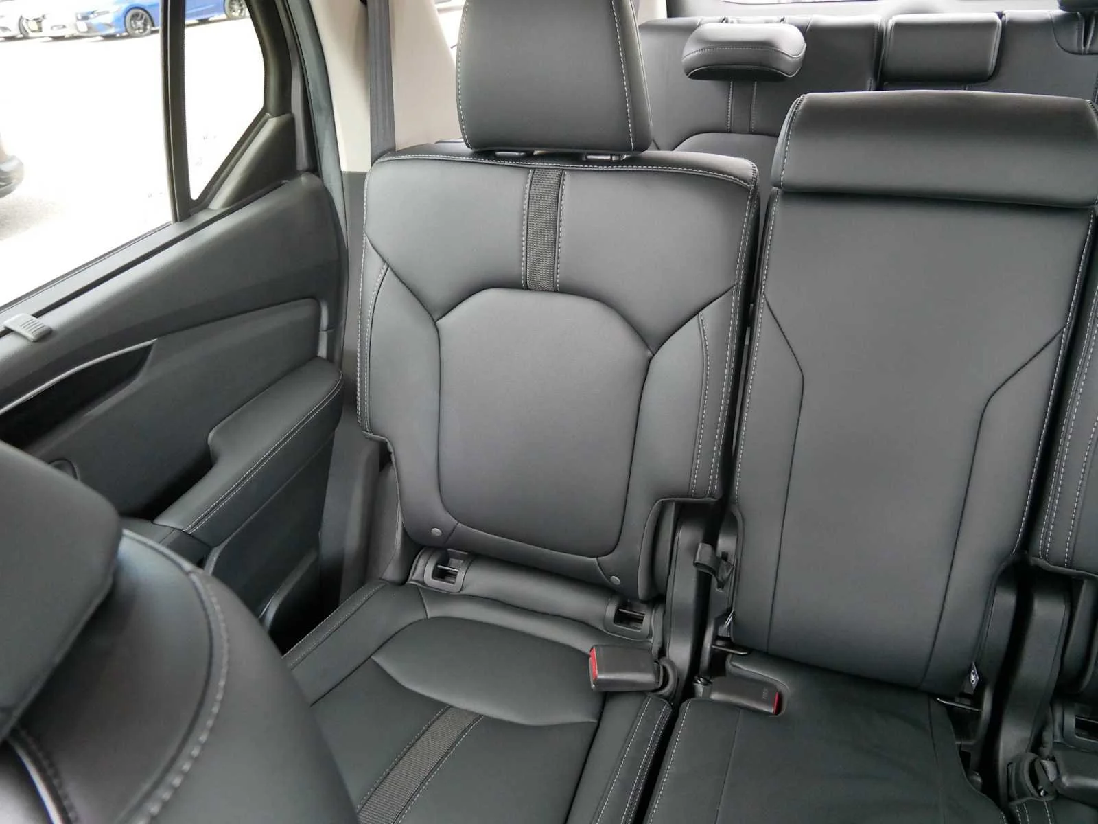 Certified Used 2025 Modern Steel Metallic Honda EX-L image 48
