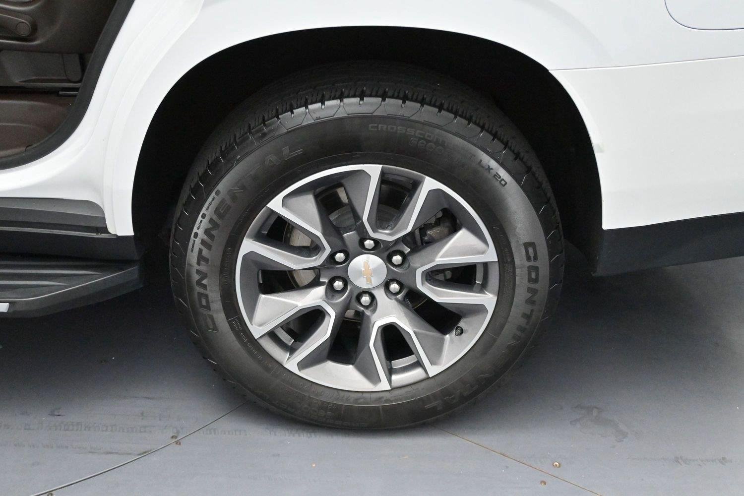 Used 2024 Summit White Chevrolet LT image 32