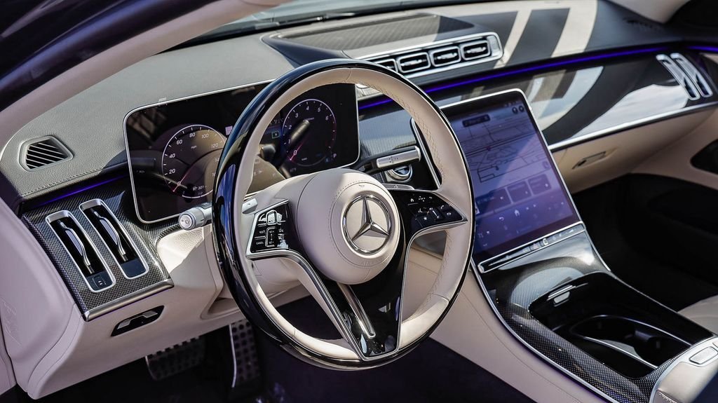 Used 2025 Selenite Gray Metallic Mercedes-Benz S 580 image 24