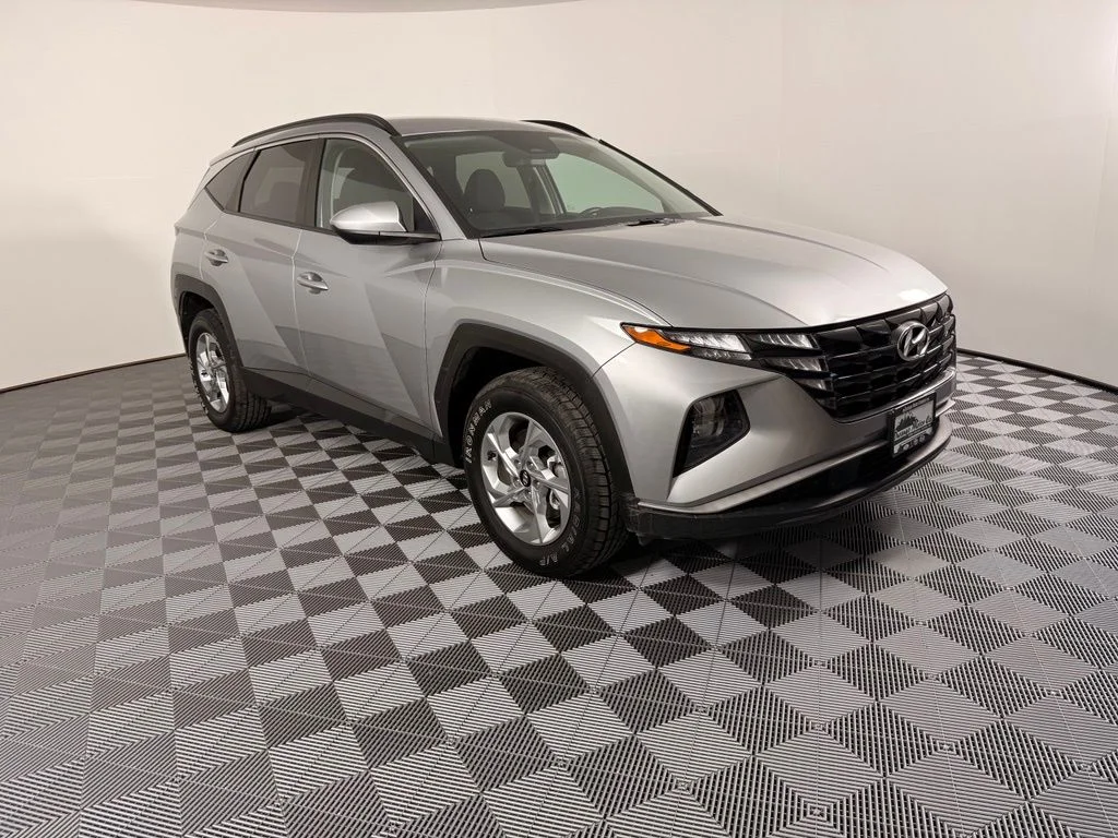 Used 2024 Silver Hyundai SEL image 5