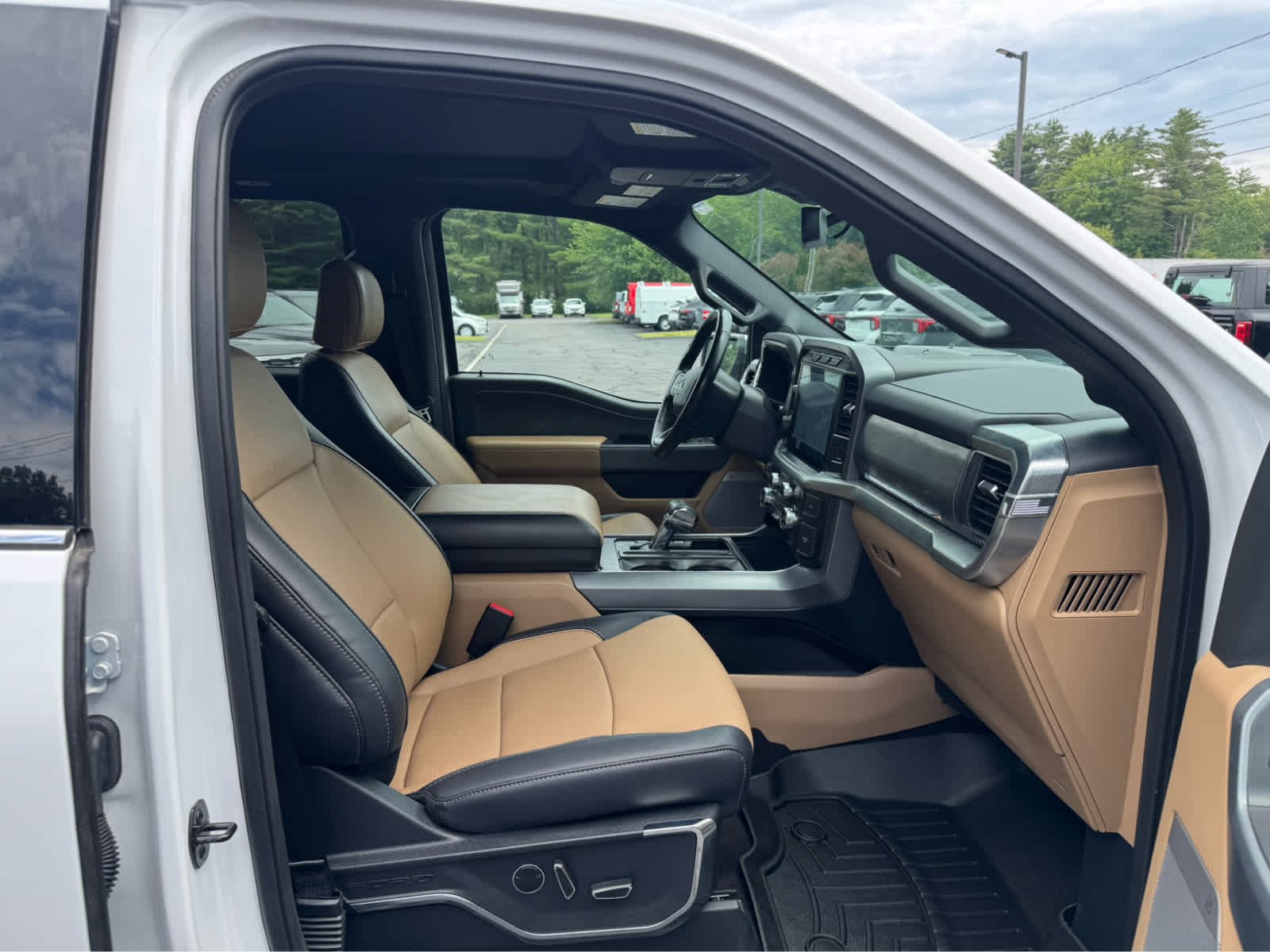 Certified Used 2021 Oxford White Ford LARIAT image 13