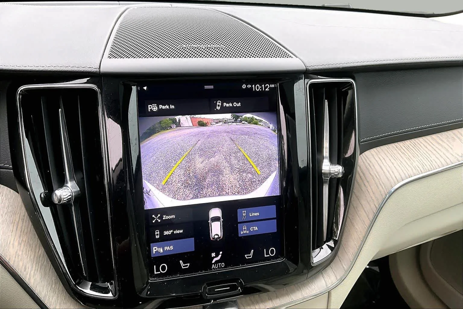 Used 2019 Bright Silver Metallic Volvo Inscription image 27
