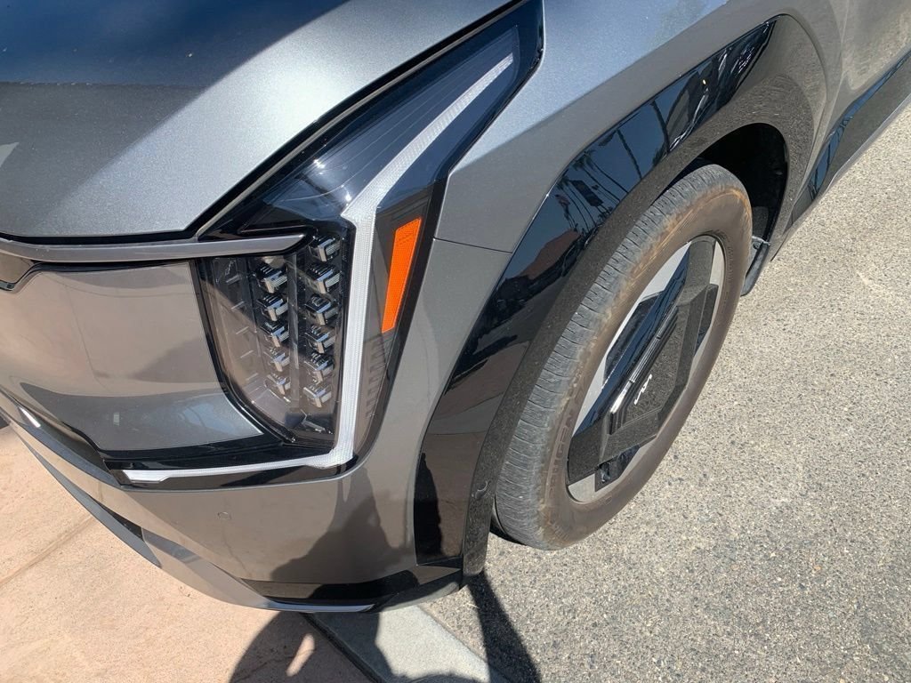 Certified Used 2024 Pebble Gray Kia Land image 2