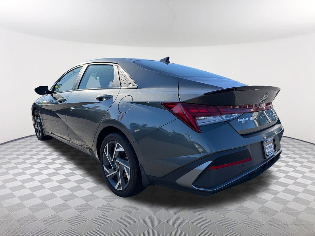 Used 2025 Gray Hyundai SEL Sport image 7