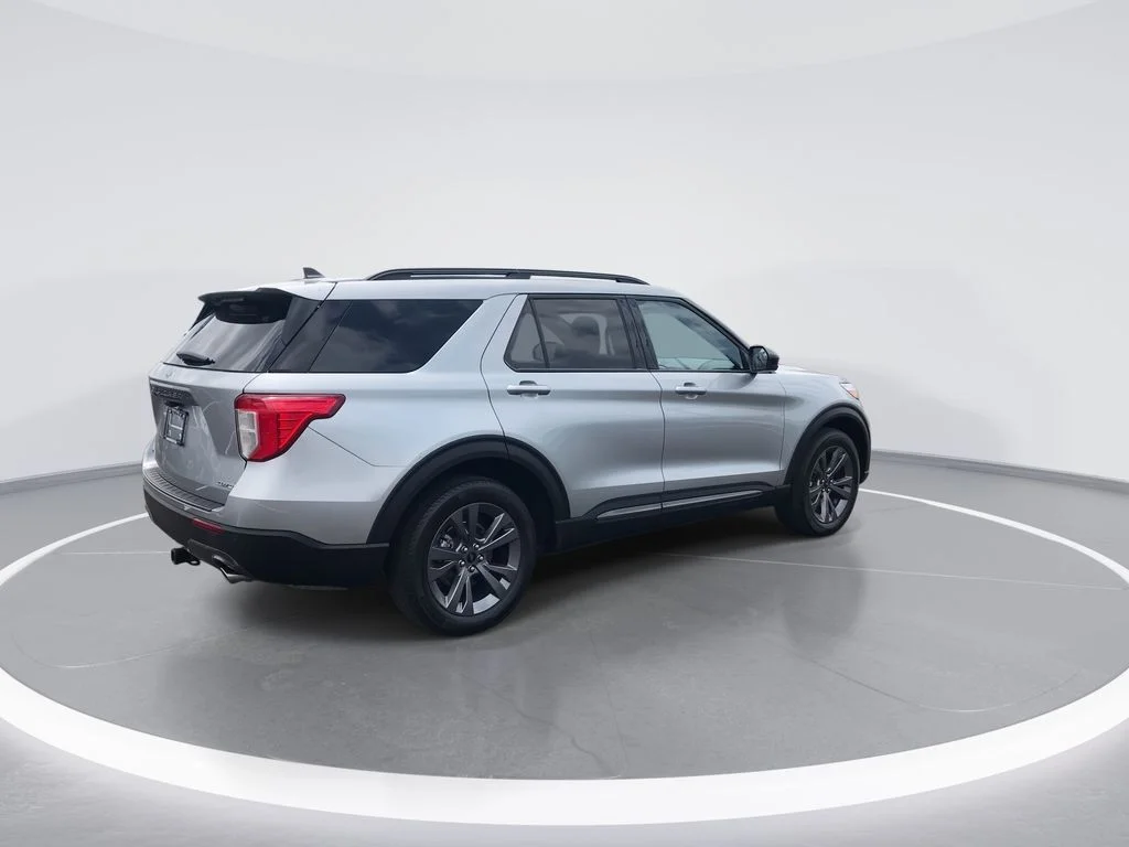 Used 2023 Silver Ford XLT image 8