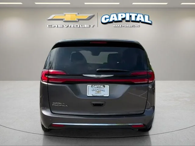 Used 2023 Gray Chrysler Touring L image 4