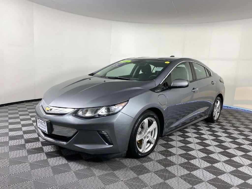 Used 2018 Steel Metallic Chevrolet LT image 4