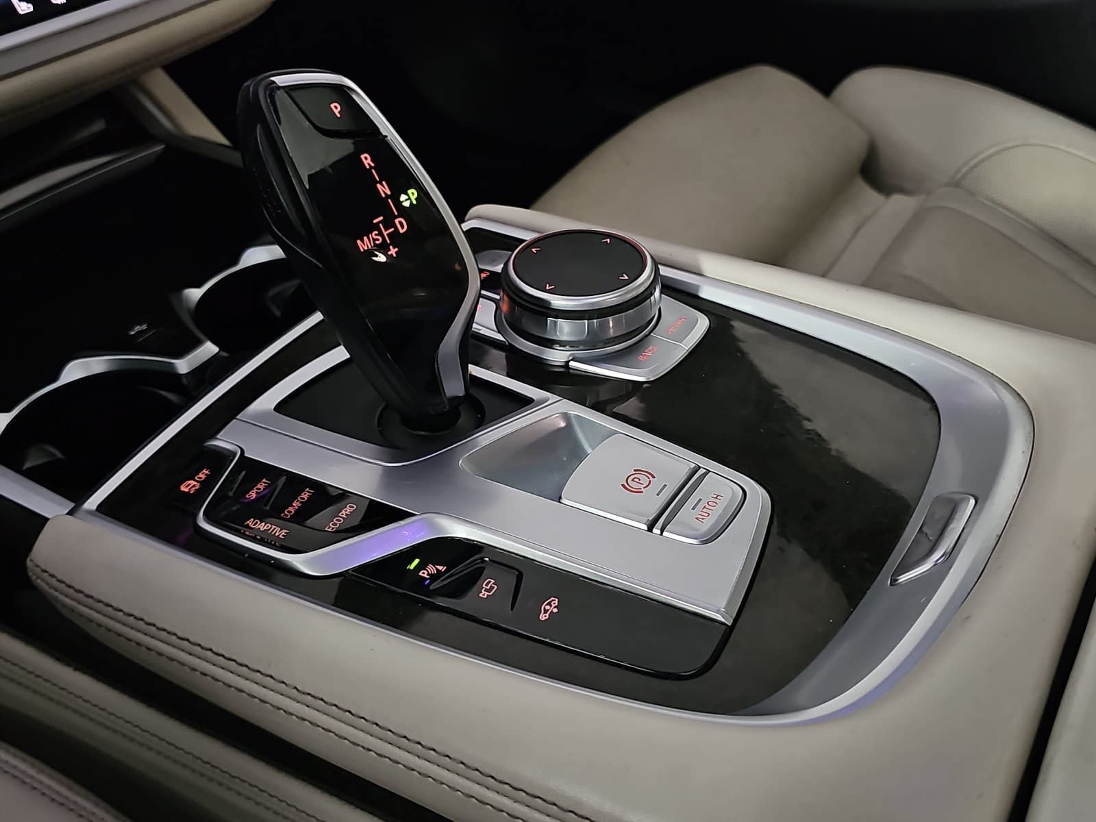 Used 2021 Gray BMW 740i image 25