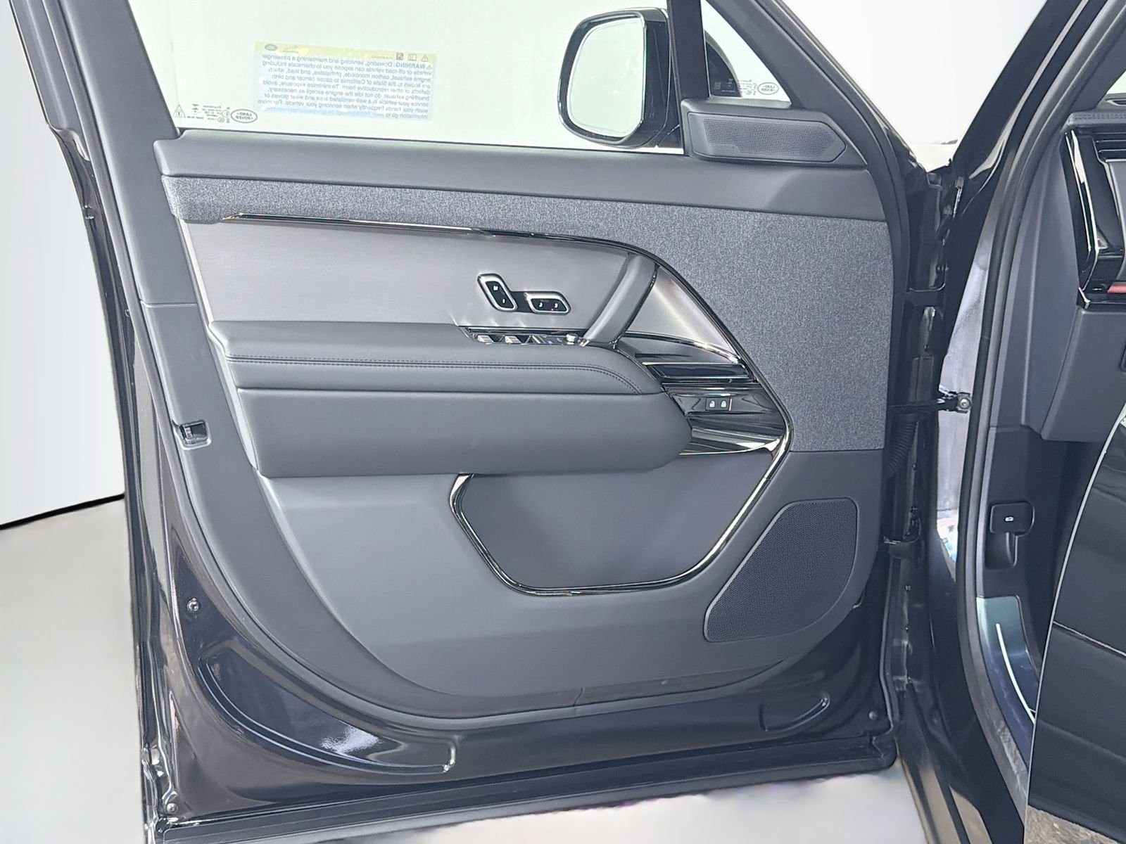 New 2026 Santorini Black Land Rover Dynamic SE image 21