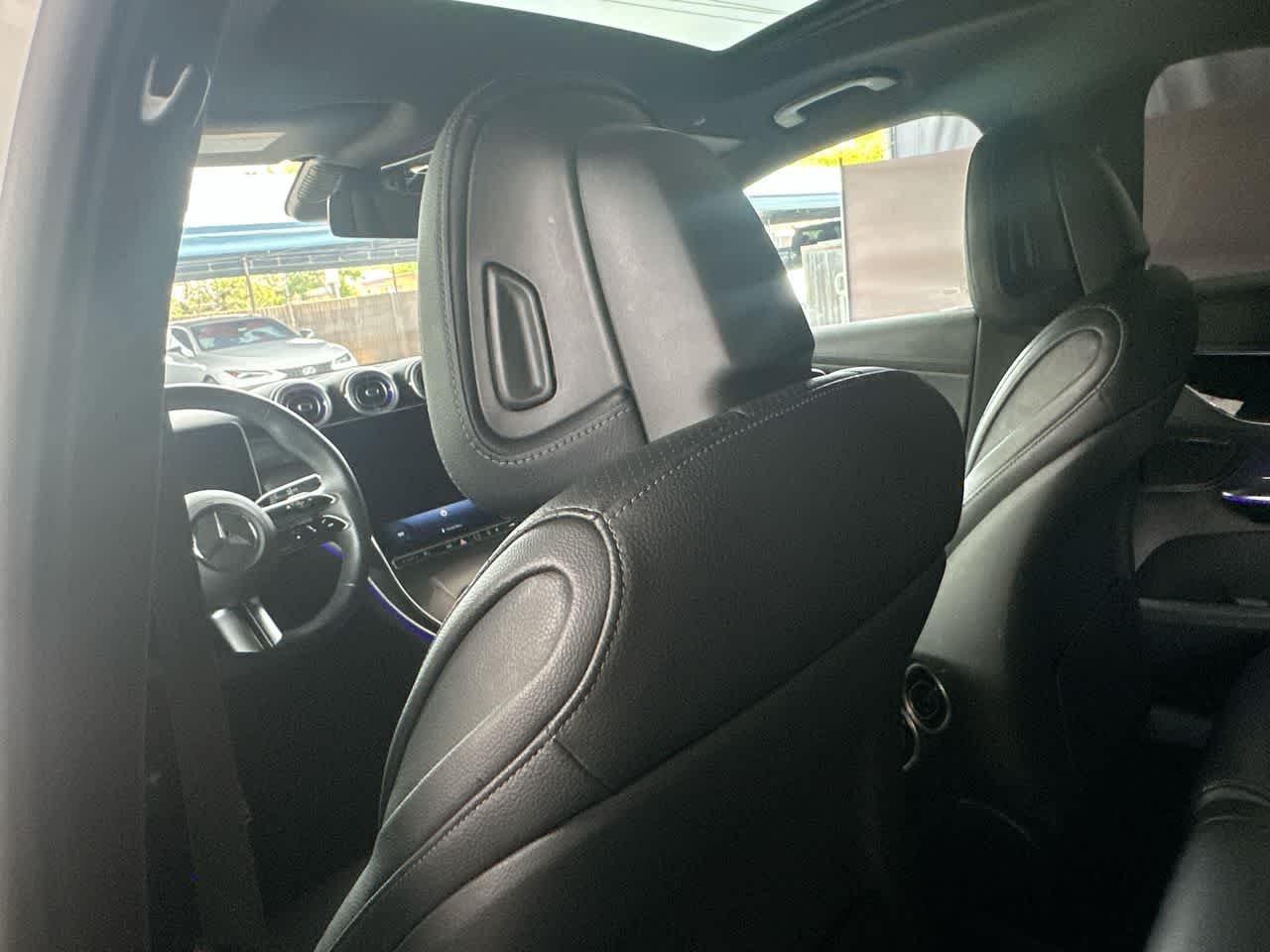 Used 2025 Polar White Mercedes-Benz GLC 300 image 23