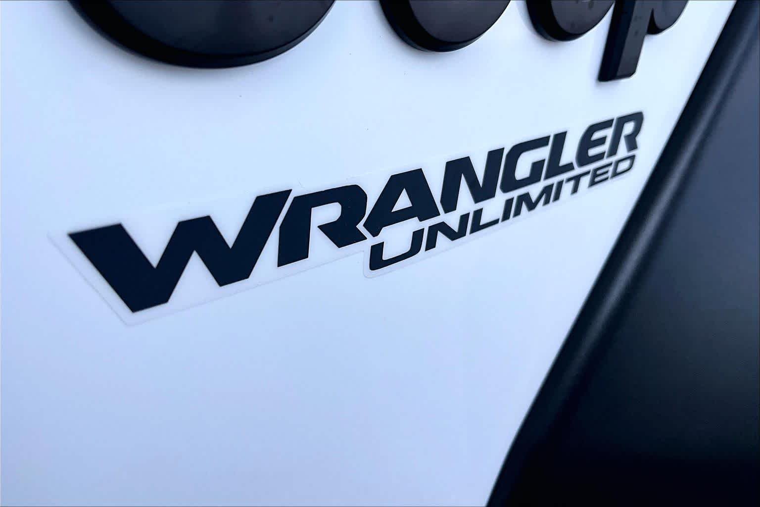 Used 2019 Bright White Clearcoat Jeep Sport Altitude image 10