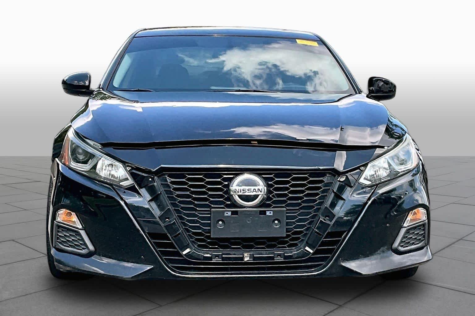 Used 2020 Super Black Nissan 2.5 S image 4