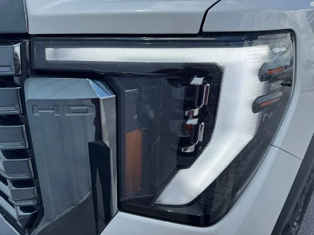 Used 2024 White Frost Tricoat GMC Denali Ultimate image 34