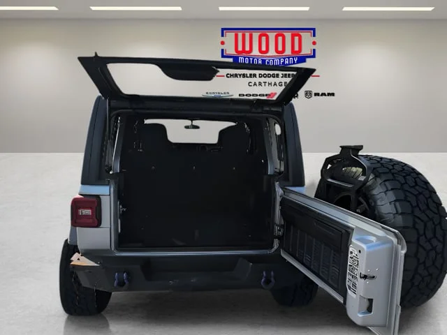 Used 2018 Billet Silver Metallic Clearcoat Jeep Unlimited Sport S image 8