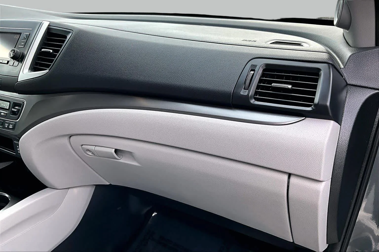 Used 2019 Forest Mist Metallic Honda RTL image 19