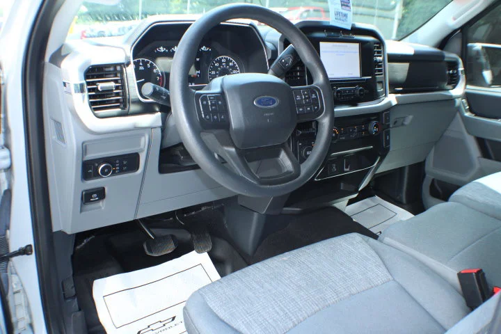 Used 2023  Ford  image 7